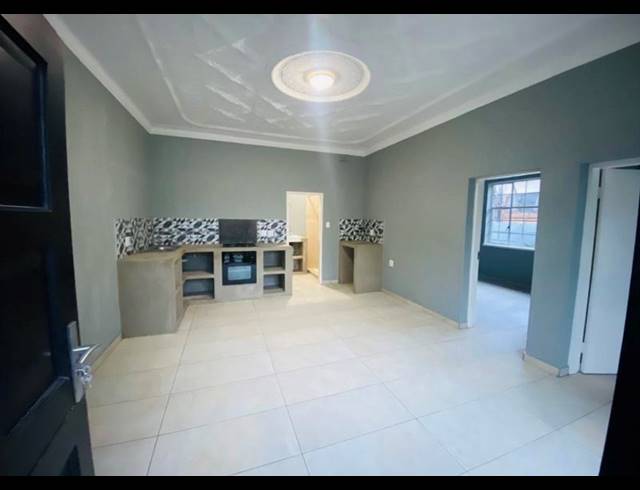 2 BEDROOM PROPERTY TO RENT IN MALVERN EAST